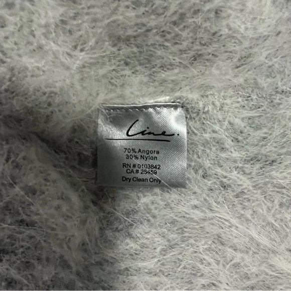 Line Knitwear Fuzzy Gray Blouse - Picture 4 of 6